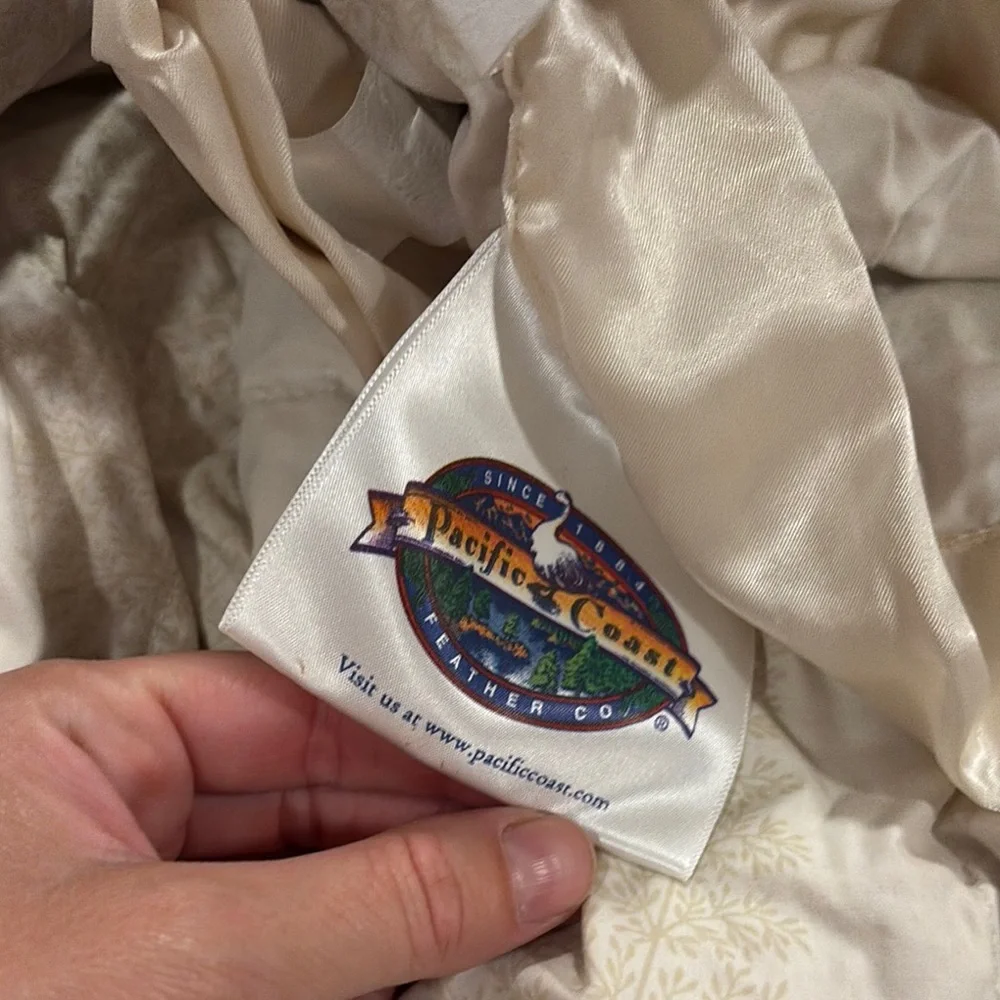 Pacific Coast Feather Co. King size Down Comforter - Picture 2 of 9